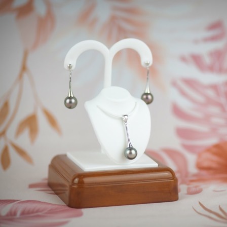 Tahitian pearl from the lagoon of Rangiroa