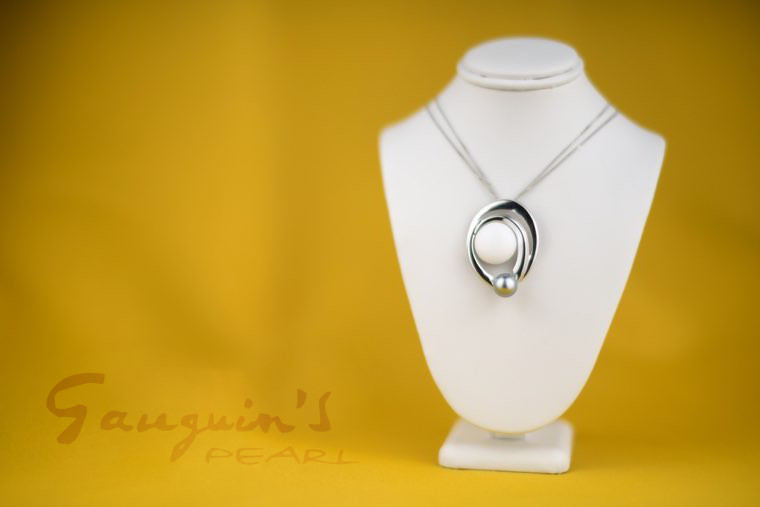 Tahitian pearl from the lagoon of Rangiroa